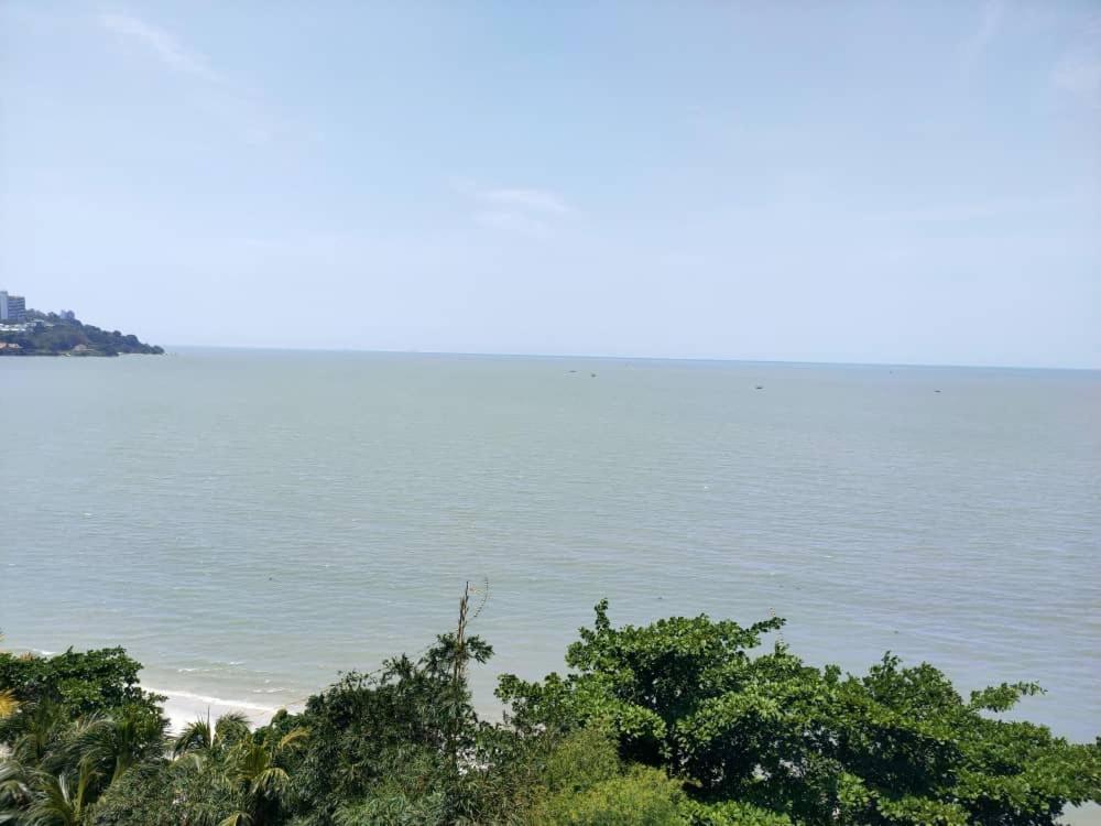 Beachfront Full Sea Penang Танджунг-Бунгах Екстер'єр фото